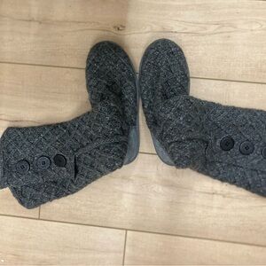 Ugg Cardi Boots - size 8 - Like new